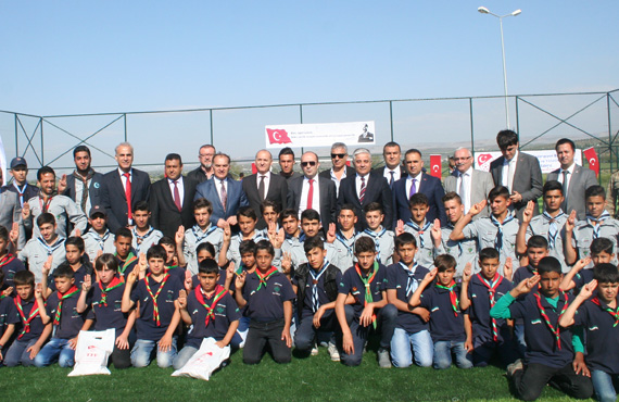 TFF'den Hatay'daki misafirlere futbol sahas ve spor malzemesi yardm