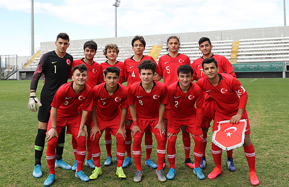 U16s beat France after penalty shoot-out: 3-1