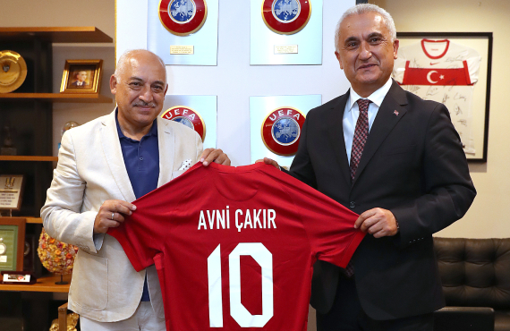 Kastamonu Valisi Avni akr'dan Bakan Mehmet Bykeki'ye ziyaret