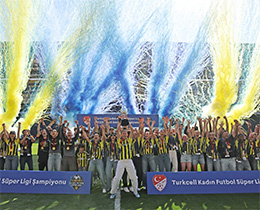 Fenerbah�e arsaVev, �ampiyonluk Kupas�n� Ald�