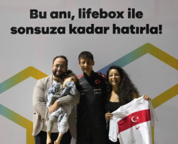 Lifebox Kullanclar, A Mill Takm Futbolcularmz ile Bir Araya Geldi