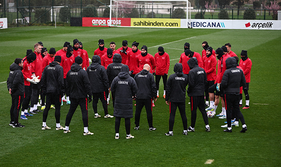 Ay-Y�ld�zl�lar, Kosova Yolculu�u �ncesi Riva'da �al��t�