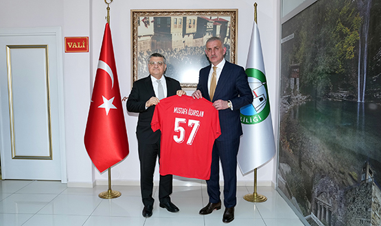 TFF Ba�kan� Hac�osmano�lu, Sinop Valisi �zarslan'� Ziyaret Etti