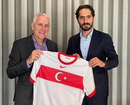 UEFA Antrenör Eitimcisi Peacock’tan Hamit Altntop’a ziyaret