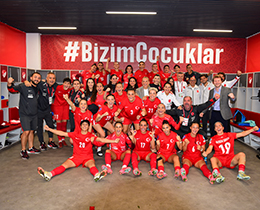 Kragas: "Cumhuriyet Bayrammz Erken Kutladmz in ok Mutluyuz"