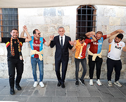 Hacosmanolu, Trabzonsporlu ve Galatasarayl Taraftarlarla Bir Araya Geldi