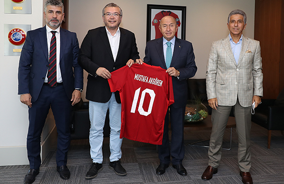 Eskiehirspor Bakan Mustafa Akgren, Bakan zdemir'i ziyaret etti
