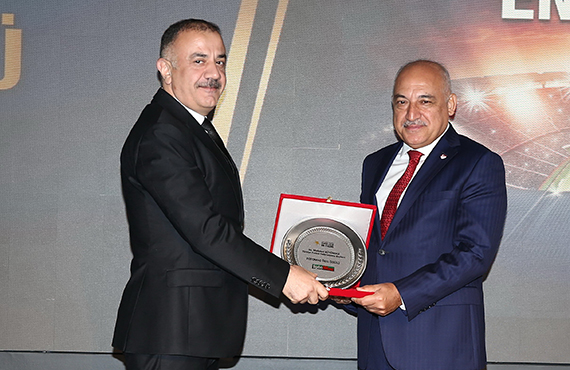 Bakan Mehmet Bykeki, Uluslararas Futbol Ekonomi Forumu'nda konutu