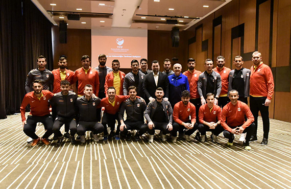 Profesyonel Futbolcular iin Aday Hakem Kursu yapld