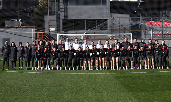 Kad�n A Mill� Tak�m�m�z, Malta Ma��na Haz�r