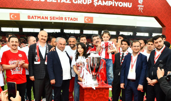 Trendyol 1. Lig'e Y�kselen Batman Petrol Spor A.�., Kupas�n� Ald�