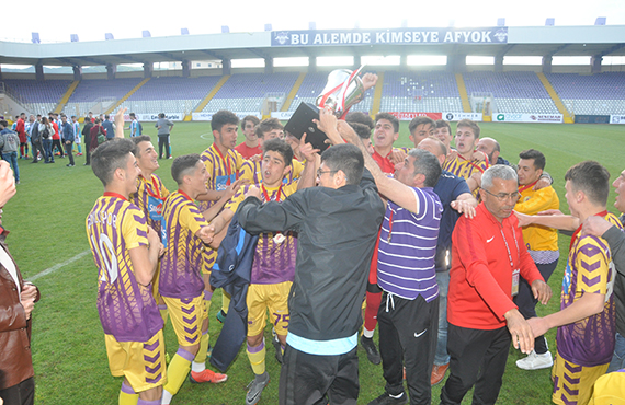 U17 Trkiye ampiyonu stanbul ubukluspor oldu 