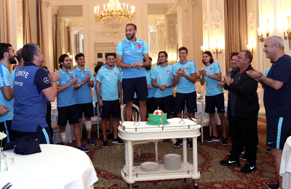 Cenk Tosun'un doum gn kutland