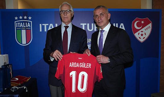 TFF Ba�kan� Hac�osmano�lu, FIGC Ba�kan� Giovanni Malag� ile Bir Araya Geldi