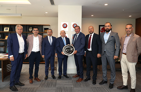 Bakan Nihat zdemir'e Anagold 24 Erzincanspor'dan ziyaret
