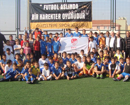 zmir Futbol Oynuyor enlikleri devam ediyor