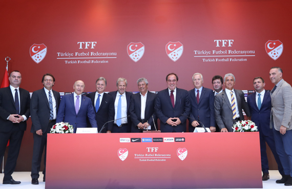 Lucescu unveiled as Turkey coach