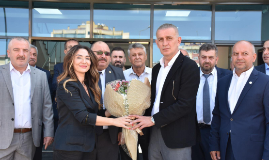 Bakan Hacosmanolu, Manisa Futbol Kulb'n Ziyaret Etti