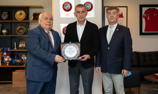 Arif mit Uztrk ve Tolga Ouz Korkusuz, Bakan Hacosmanolu'nu Ziyaret Etti