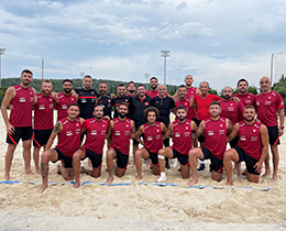 Oğuz Çetin, Plaj Futbolu Milli Takımını ziyaret etti