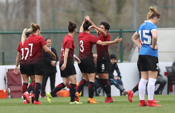 Kadn A Milli Takm, Estonya'y 3-0 yendi