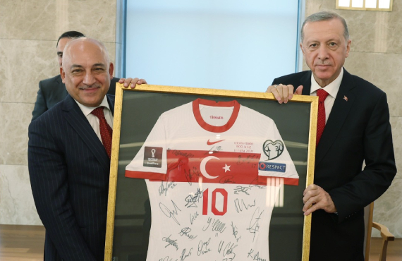 Cumhurbakan Erdoan, TFF Bakan Mehmet Bykeki'yi kabul etti