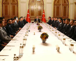 Cumhurbakan Erdoan, takm kaptanlarn kabul etti