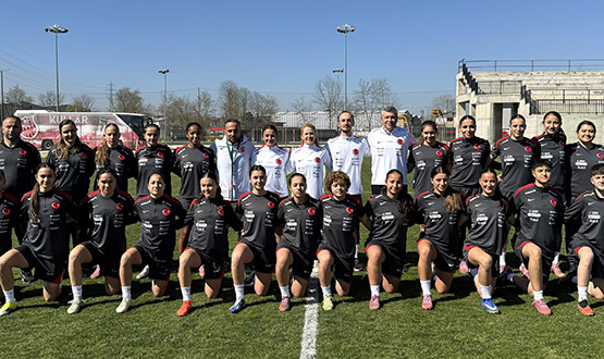 U19 Kad�n Mill� Tak�m�m�z Haz�rl�klar�n� S�rd�r�yor