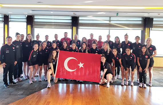 U17, U19 ve Kadn A Milli Takmlar Atatrk' Anma Treni dzenledi
