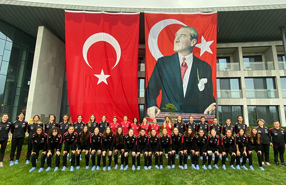 U19 Kadn Milli Takm Cumhuriyet Bayram'n kutlad 