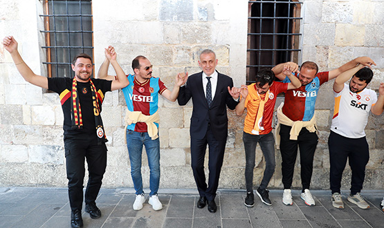 Hacosmanolu, Trabzonsporlu ve Galatasarayl Taraftarlarla Bir Araya Geldi