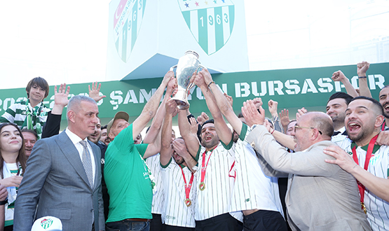 Trendyol 1. Lig'e Y�kselen Bursaspor, Kupas�n� Ald�