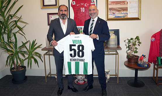 Vefa Spor Kul�b� Ba�kan� �mer Saltuk Toksoy'dan Mecnun Otyakmaz'a Ziyaret