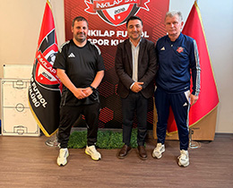 Emrah Bayraktar 3. Lig Temsilcisi �nk�lap Futbol Spor Kul�b��n� Ziyaret Etti