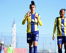 Yamur Uraz Trk Kadn Futbol Tarihine Geti