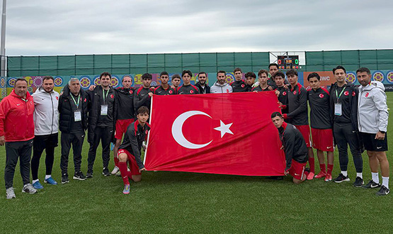U15 ve U16 Mill&icirc; Tak�mlar�m�z, 29 Ekim Cumhuriyet Bayram�'n� Kutlad�