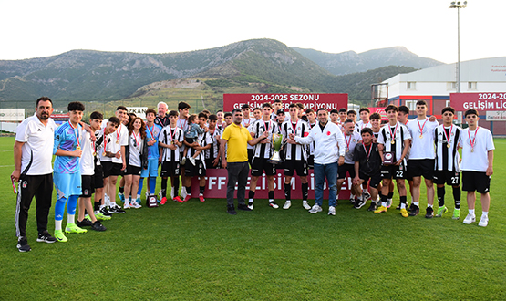 U16 Geliim Ligi'nde ampiyonluu Beikta A.. Kazand