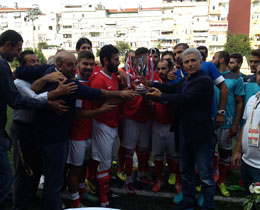 Halide Edip Adıvarspor Kupasını aldı