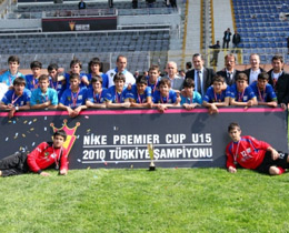 Nike Premier Cup U15 ampiyonu Bucaspor