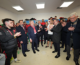 Cumhurba�kan�m�z Erdo�an�dan A Mill� Tak�m�m�za Tebrik Telefonu