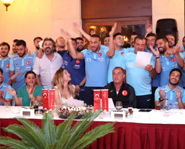 Ayla elikten A Milli Takma srpriz ziyaret