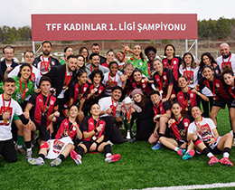 TFF Kad�nlar 1. Ligi�nde �ampiyon Bak�rk�y Kad�n Futbol Spor Kul�b� Oldu
