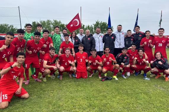 Orjinal boyutlar� i�in t�klay�n�z