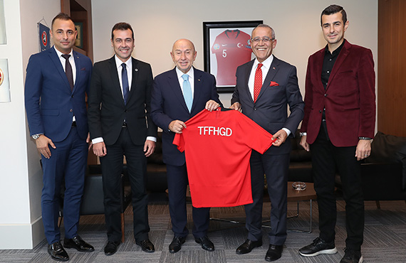 TFFHGD Bakan Arc'dan Nihat zdemir'e ziyaret
