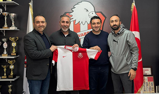 Emrah Bayraktar ve Sava� �am, Bulvarspor Kul�b�'n� Ziyaret Etti