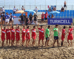 Plaj Futbolu Milli Takm, Romanyaya 5-4 malup oldu
