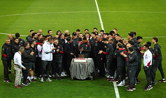 Hakan alhanolu'na Kocaeli'de Srpriz Kutlama