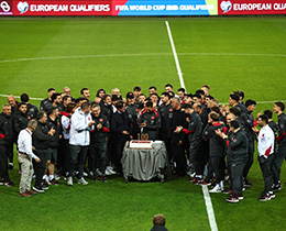 Hakan alhanoluna Kocaelide Srpriz Kutlama