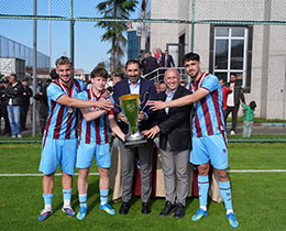 U19 PAF Ligi �ampiyonu Trabzonspor A.�., Kupas�n� Ald�