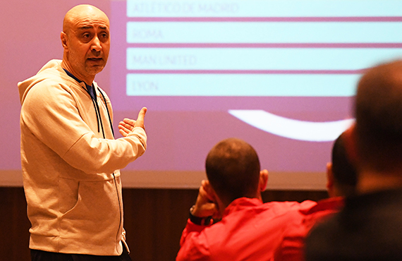 Futbol Geliim Direktrl'nn Eitimcinin Eitimi Program balad